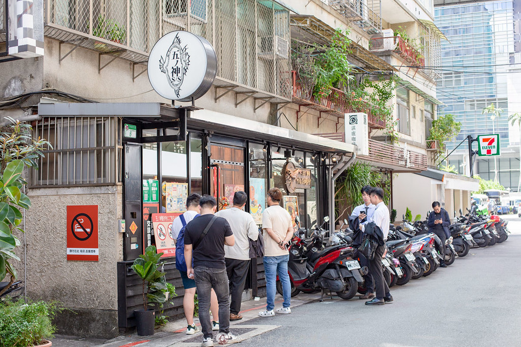 陳記燒臘｜永遠都在排隊的永和的香港陳記燒臘快餐店點便當白飯給的像座小山