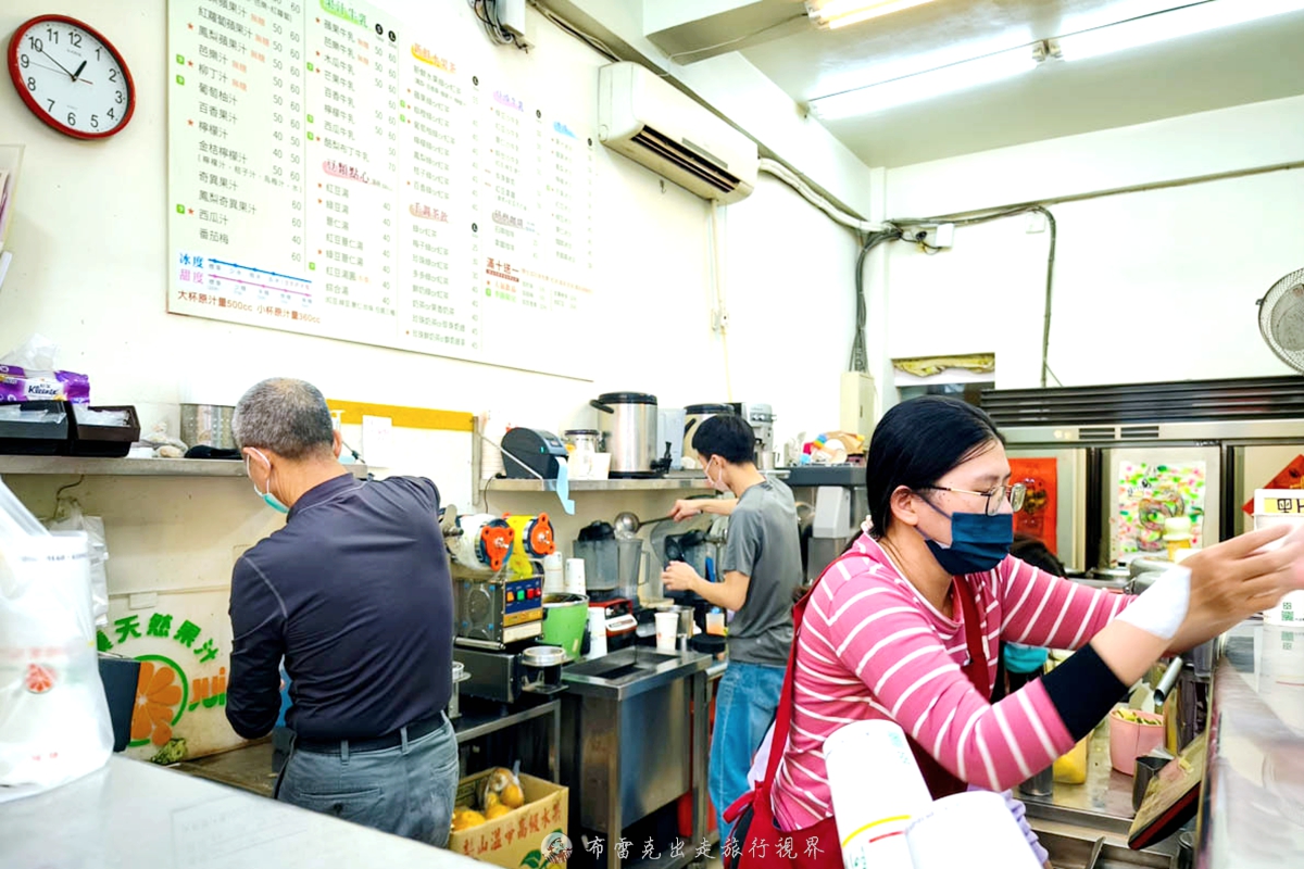 阿鎮現榨果汁菜單,阿鎮果汁市政府,台中果汁推薦 @布雷克的出走旅行視界