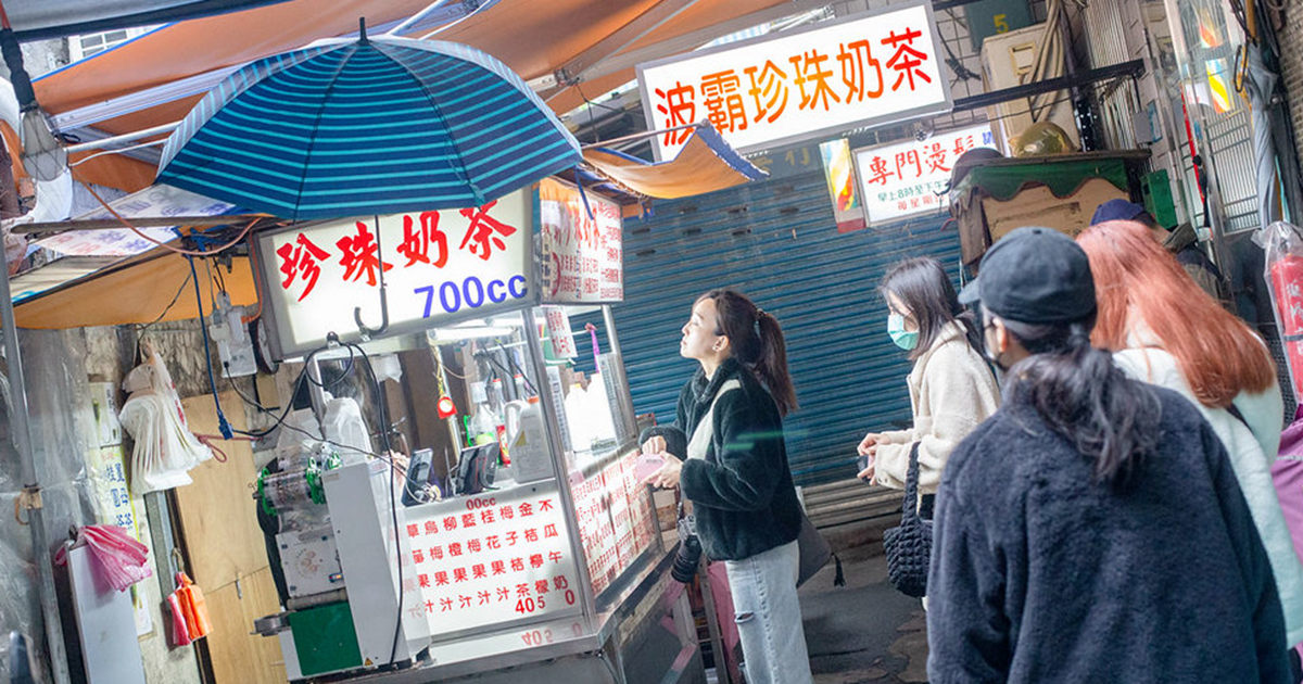 波霸珍珠奶茶｜韓國美食家白鐘元推薦板橋府中站巷弄內波霸珍珠奶茶用奶精沖泡的珍奶 布雷克的出走旅行視界 