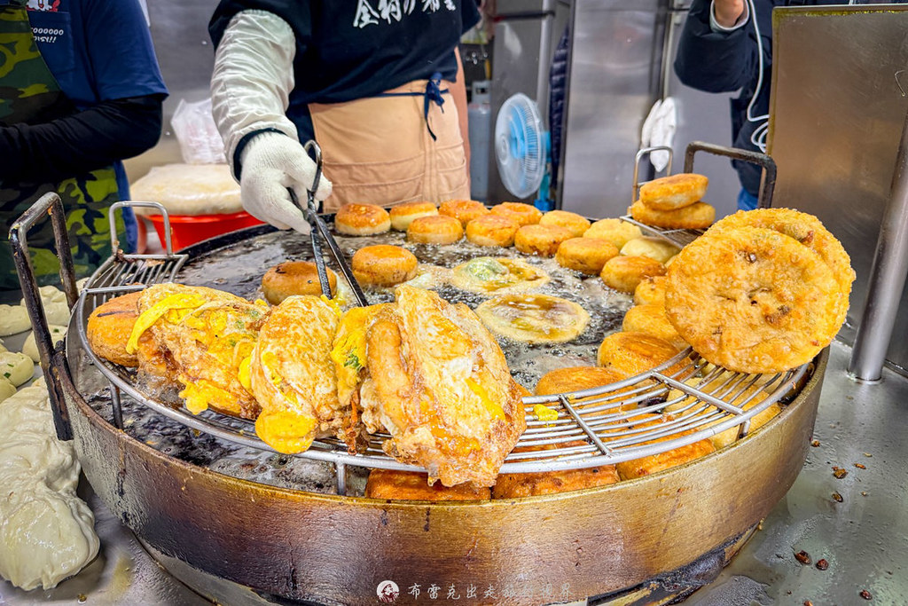 基隆週家蔥油餅,周家蔥油餅團購,周家蔥油餅冷凍加熱,周家蔥油餅的菜單,周家蔥油餅的評論,基隆周家蔥油餅,基隆蔥油餅,周家蔥油餅,周家蔥油餅宅配,基隆 周家蔥油餅 @布雷克的出走旅行視界